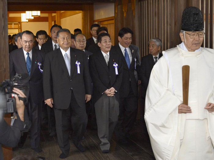Hai Bộ trưởng và hàng chục nghị sĩ Nhật Bản tới thăm ngôi đền Yasukuni, động thái sẽ khiến Trung Quốc càng thêm giận dữ